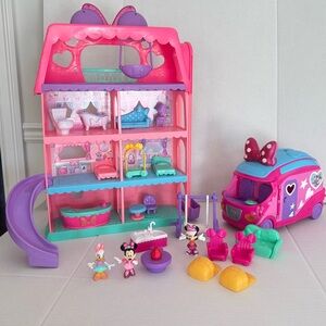 Disney Junior Minnie Mouse Bow-Tel Hotel & Minnie Bows-A-Glow Rolling Glamper
